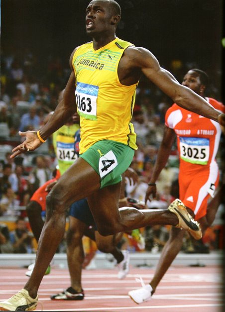 Usain Bolt_100 m rekorunu alt üst ederken